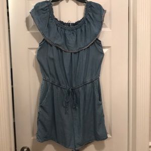 One Piece off shoulders Jeans outfit